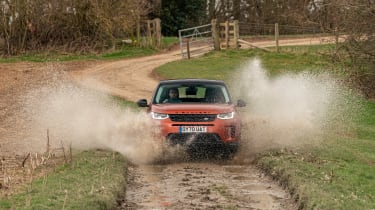 Land Rover Discovery Sport final report - water splash