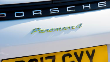 Porsche Panamera 4 E-Hybrid - Panamera 4 badge
