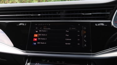 Audi Q8 55 TFSI e - infotainment
