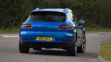 Porsche Macan - rear cornering