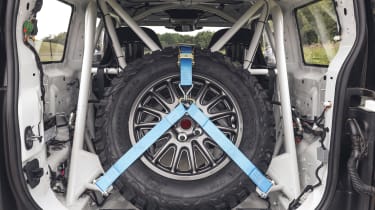 Land Rover Defender Bowler - wheel