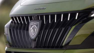 Peugeot E-408 facelift - grille