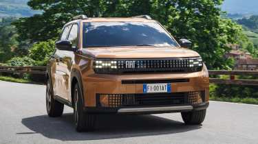 Fiat Grande Panda Hybrid La Prima - full front