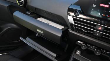 Citroen e-C4 - glove box and passanger side of the dashboard 