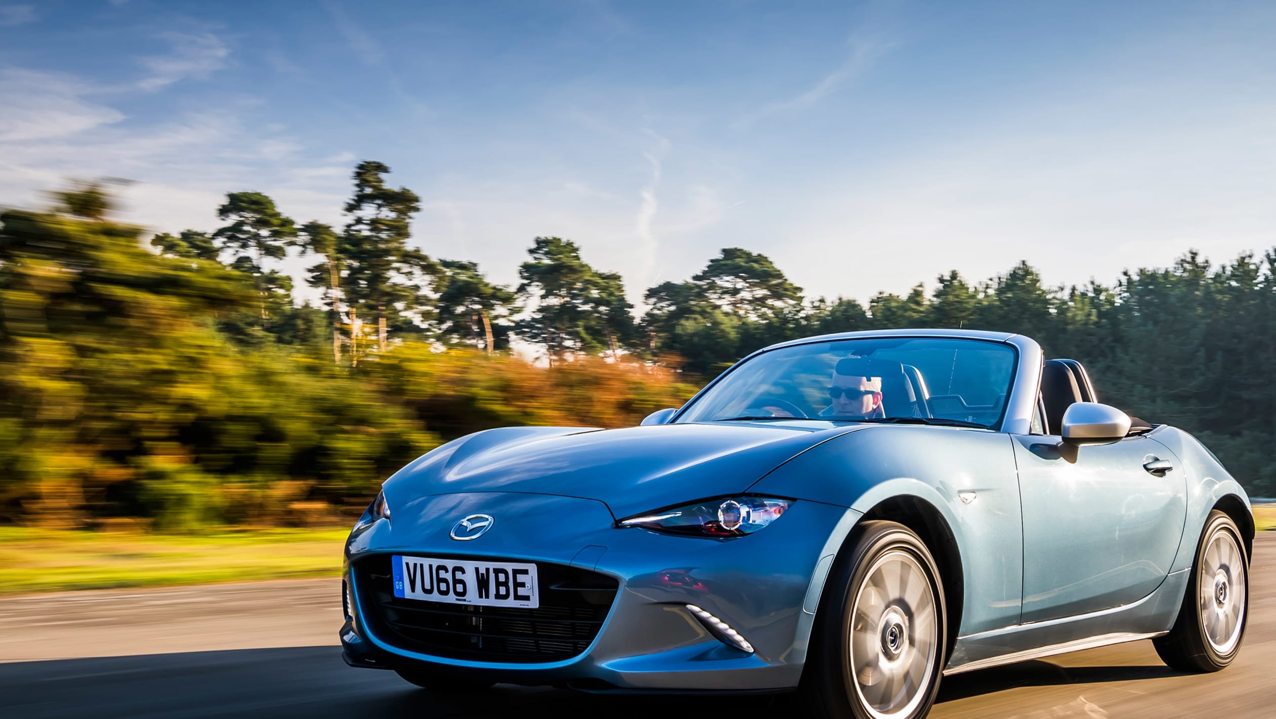 Mazda reveals MX-5 Arctic special edition for 2017 - pictures | Auto ...