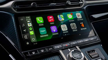 Aston Martin Vantage Roadster - screen