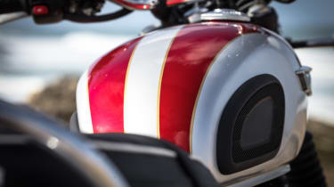 Triumph Bonneville T120 review - red stripes
