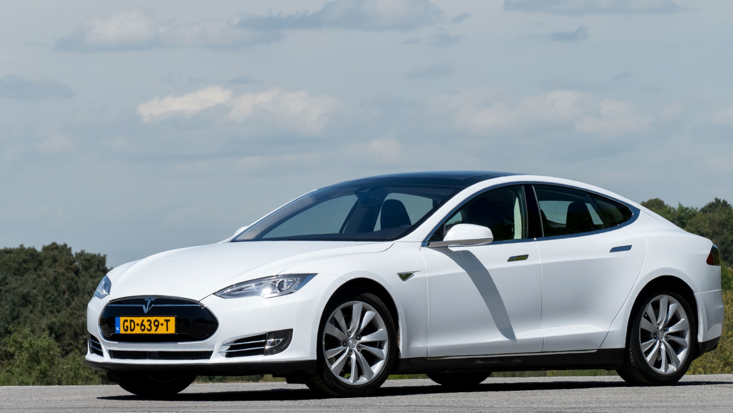 Tesla Model S 85D review pictures Auto Express