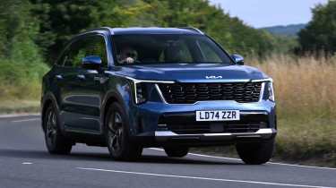 Kia Sorento - front cornering