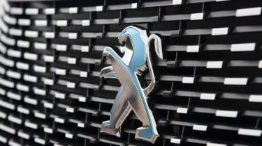 Peugeot e-2008 - badge