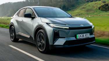 Toyota CH-R+ - front tracking