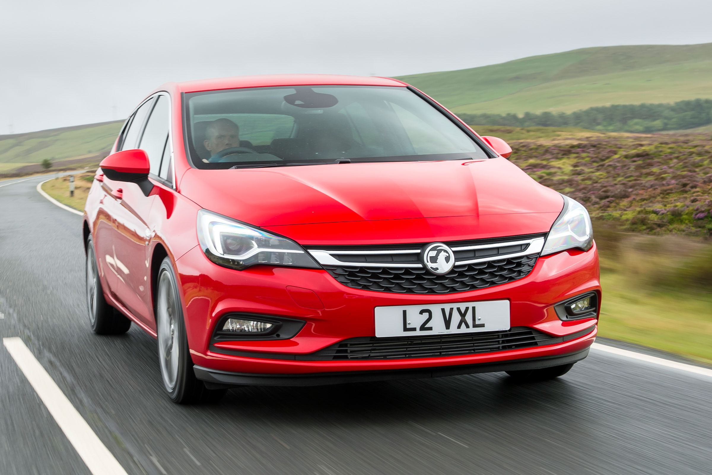 New Vauxhall Astra SRi Nav 1.6 2015 review | Auto Express