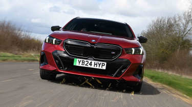BMW i5 Touring - full width front
