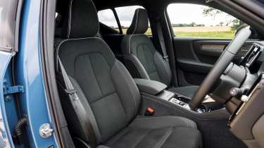 Volvo XC40 - front seats