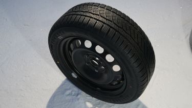 Tomket Allyear 3 tyre tread