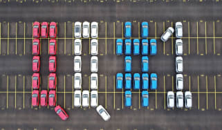 Nissan Qashqai - overhead view of multiple cars
