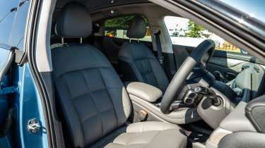 MG IM5 - Goodwood front seats