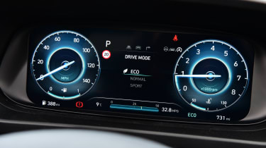 Hyundai i20 - dashboard dial screen in eco mode