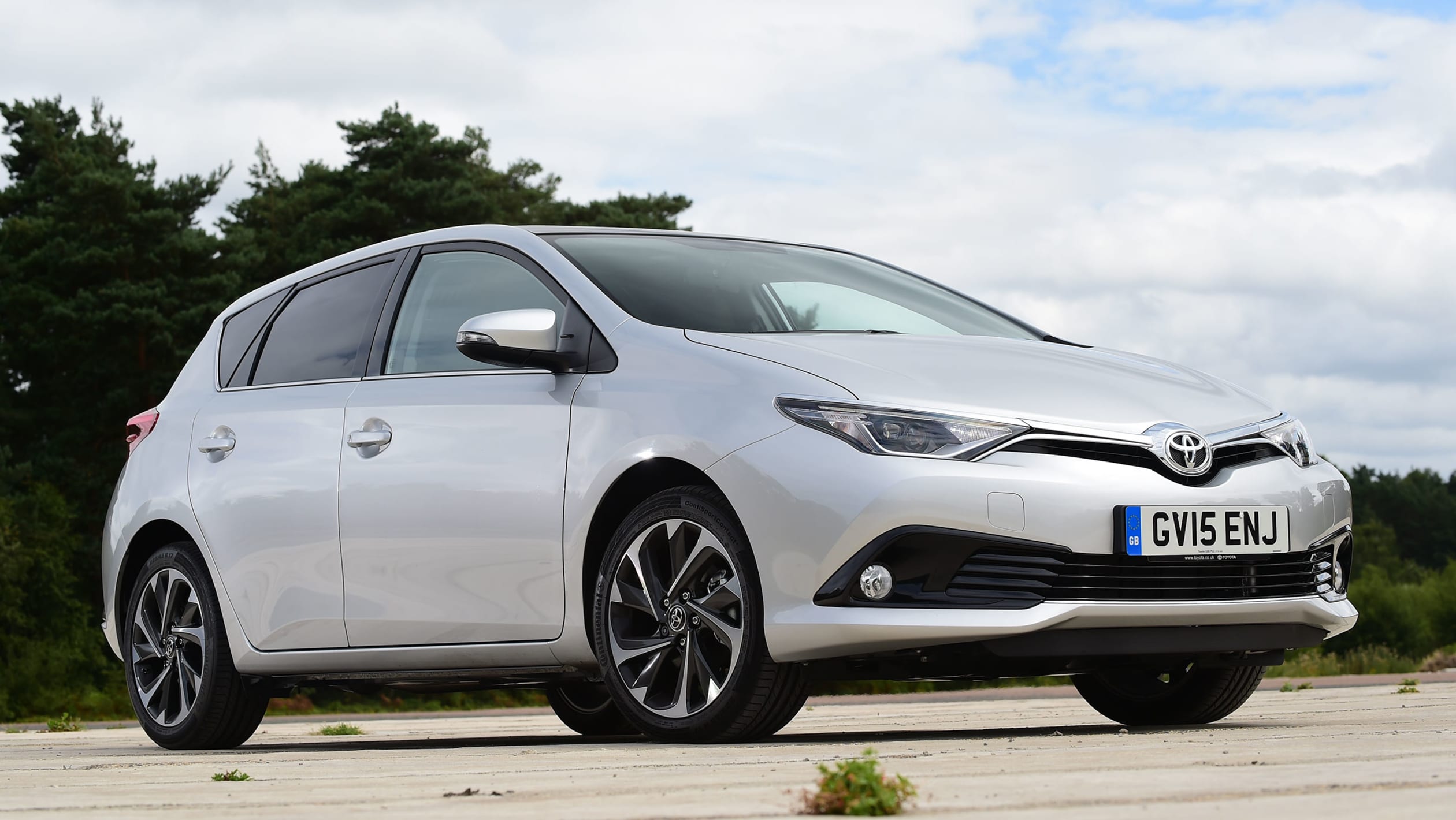 Toyota Auris vs SEAT Leon - pictures | Auto Express