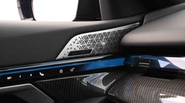 BMW i5 Touring - Bowers &amp; Wilkins speak grille detail