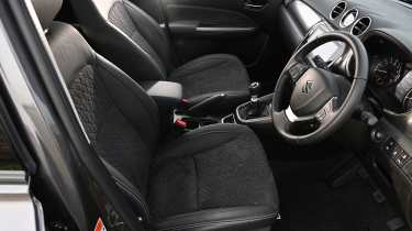 Suzuki Vitara - front seats