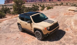 Jeep Renegade Deserthawk - front