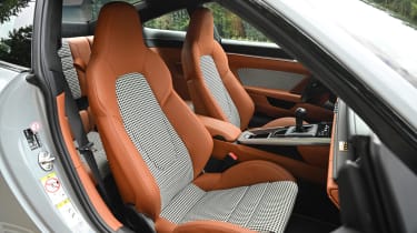 Porsche 911 Sport Classic - front seats