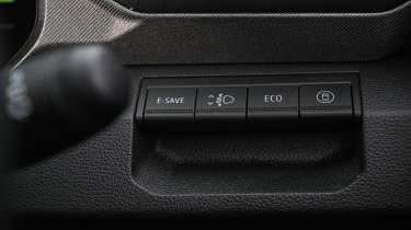 Dacia Duster Hybrid - toggle switches
