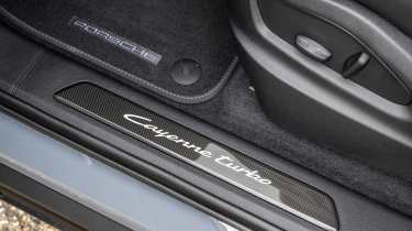 Porsche Cayenne Turbo E-Hybrid with GT Package - sill