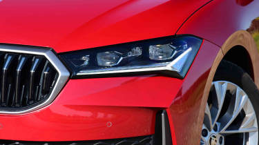 Skoda Superb hatch - headlight