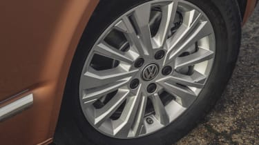 Volkswagen Caravelle - wheel