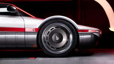 Bertone Runabout - wheel and bonnet shape