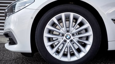 BMW 5 Series Touring - wheel