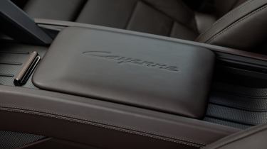 Porsche Cayenne Electric - centre armrest