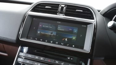 Jaguar XE AWD - infotainment screen