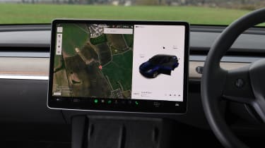 Tesla Model Y Long Range - touchscreen