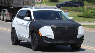 Jeep Cherokee 2018 facelift spy shots 1