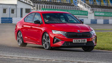 Skoda Octavia vRS - front cornering