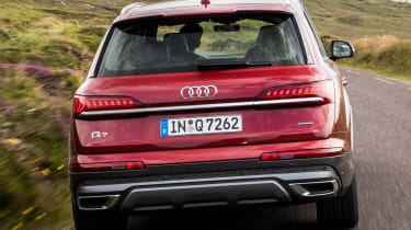 Audi Q7 55 TFSI - rear tracking