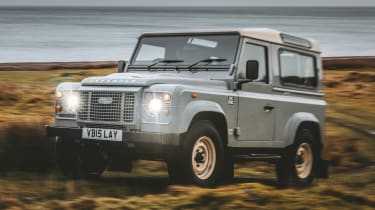 Land Rover Defender Works V8 Islay Edition - action