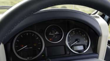 Land Rover Defender Classic V8 - dials 