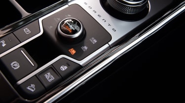 Kia Sorento - drive mode selection buttons
