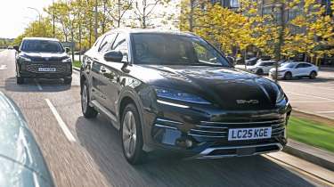 Chinese hybrid SUV mega test - BYD Seal U, front tracking