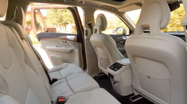 Volvo XC90 2015 - rear seats