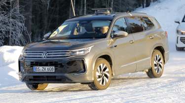 Volkswagen Tayron testing in snow - front cornering