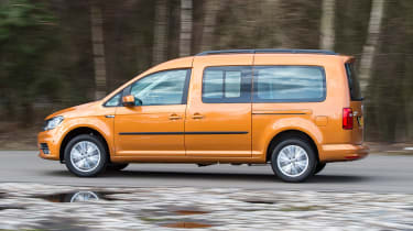 Volkswagen Caddy Maxi Life TSI 2016 - side tracking