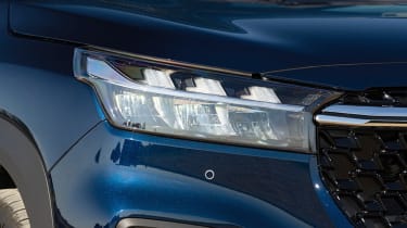 Suzuki S-Cross Hybrid - headlight