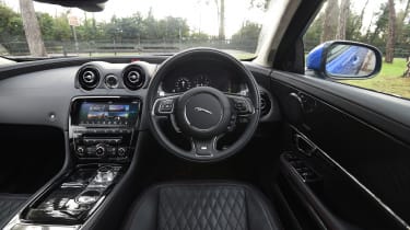 Jaguar XJR 575 - interior