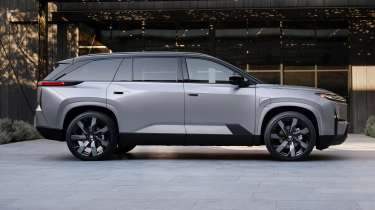 Toyota Highlander BEV - side profile