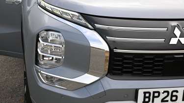 Mitsubishi Outlander - headlight